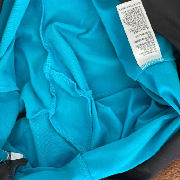 IZOD Perform X movement Cool-FX tennis/ golf/ pickle ball top and bottom - Picture 9 of 9